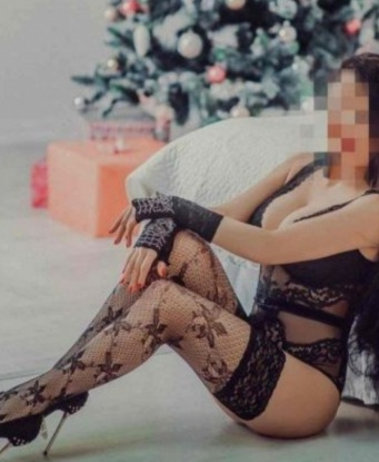 Мои услуги включают в себя все, что ты можешь себе представить: нежные ласки, массаж, игры в ролевых героев и многое другое. У меня есть много фото, которые помогут тебе представить, какими будет наше свидание. Мои клиенты всегда остаются довольными, и я гордая тем, что получаю только положительные отзывы. Встречи со мной – это незабываемое путешествие в мир наслаждения и страсти. Жду тебя в Москве! 💋 🌟 Вера